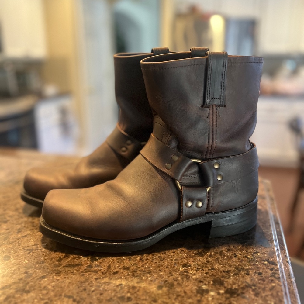 Absolutely beautiful pair of Frye boots.